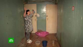 Жители дома в Липецке вынуждены мыться в резиновых перчатках и сапогах