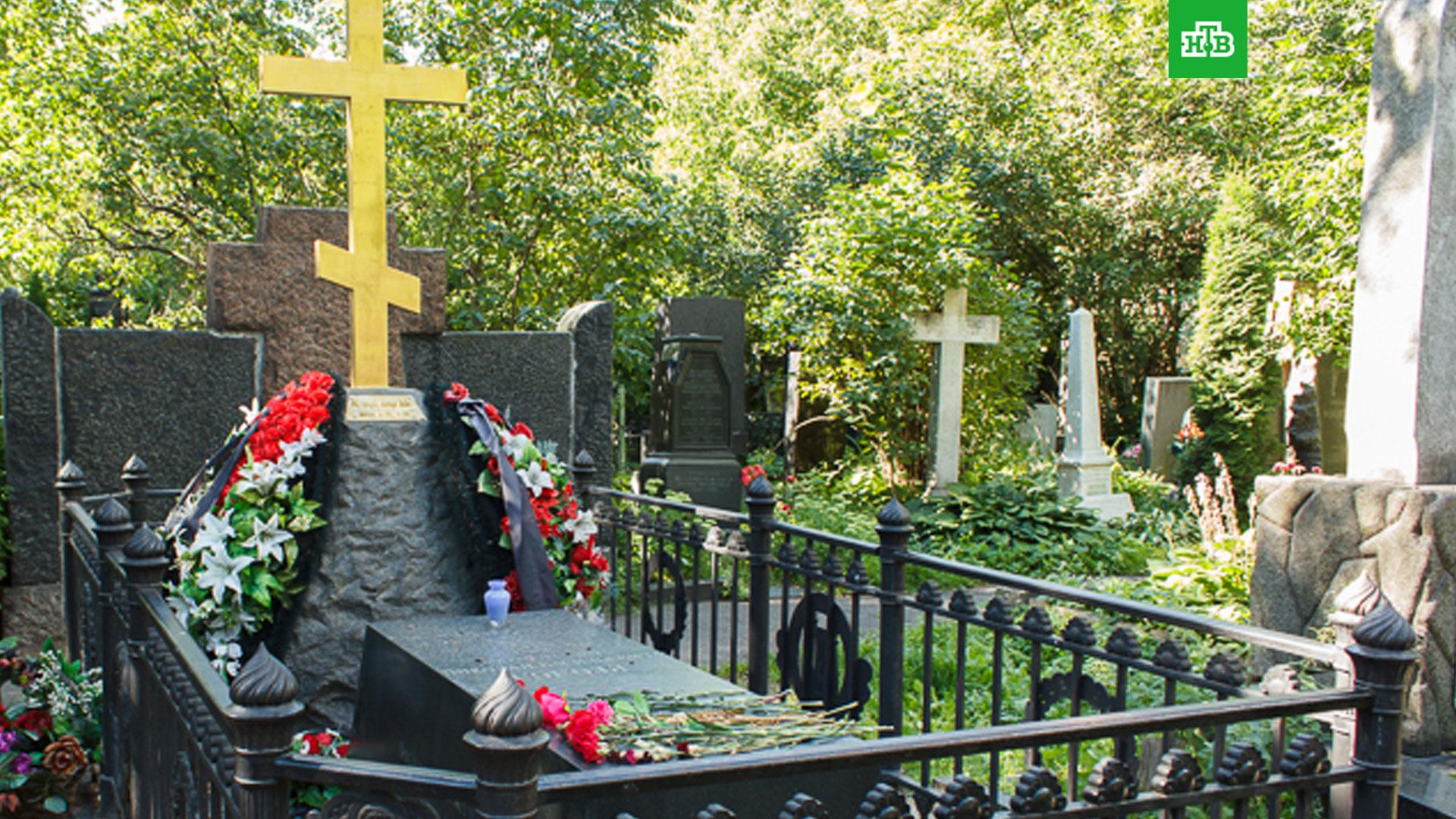 Могила Петра Тодоровского на Новодевичьем кладбище