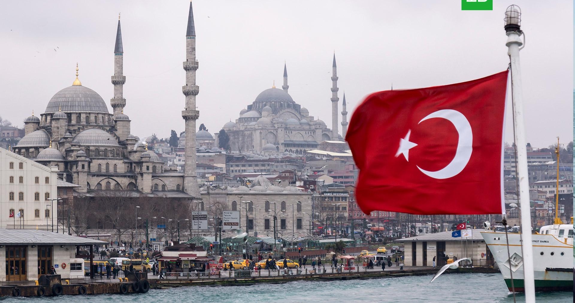 Турецкий флаг в Стамбуле