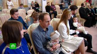 Родители из ДНР и ЛНР торжественно зарегистрировали малышей в Петербурге