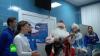 Раненых бойцов в госпитале Бурденко посетили единороссы, Дед Мороз и Снегурочка