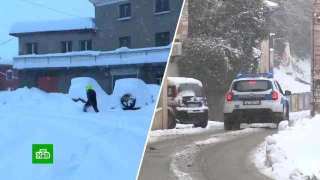 В Италии устраняют последствия мощного снегопада.Италия, зима, снег.НТВ.Ru: новости, видео, программы телеканала НТВ