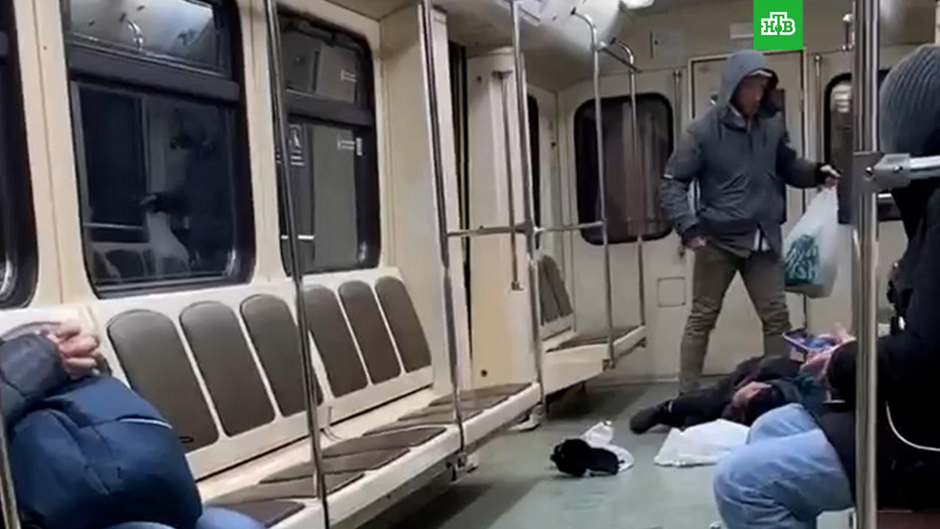 драка в метро фото