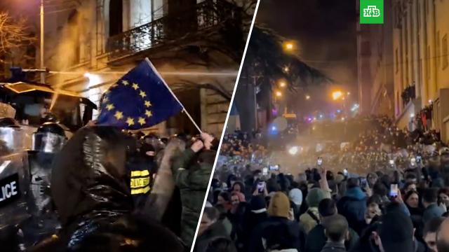 Полиция с водометами разгоняет участников акции протеста в Тбилиси.Грузия, законодательство, митинги и протесты.НТВ.Ru: новости, видео, программы телеканала НТВ