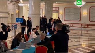 Назарбаев впервые после операции появился на публике для голосования на выборах