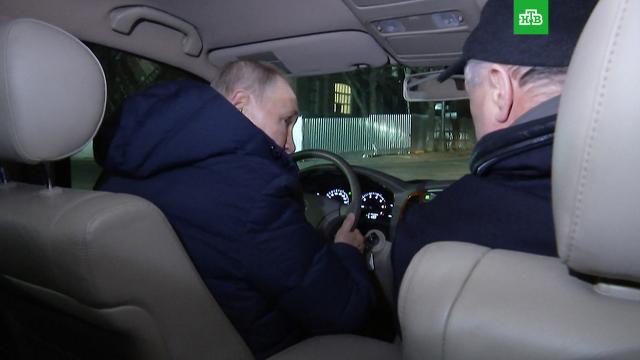 Кремль: Путин объехал несколько районов Мариуполя за рулем машины.ДНР, Путин, Украина.НТВ.Ru: новости, видео, программы телеканала НТВ