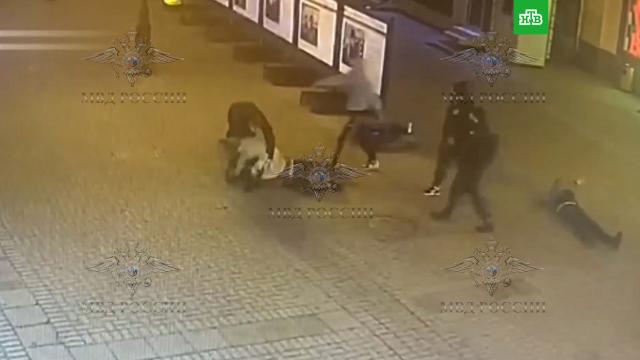 Полиция задержала подозреваемых в нападении на прохожих на Арбате.Москва, задержание, нападения.НТВ.Ru: новости, видео, программы телеканала НТВ