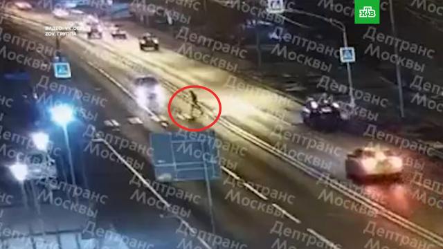Легковая машина сбила пешехода на зебре на северо-востоке Москвы.ДТП, Москва.НТВ.Ru: новости, видео, программы телеканала НТВ