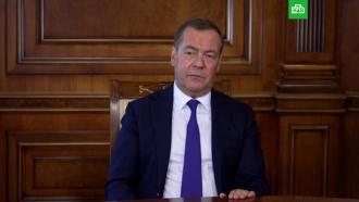 Медведев призвал пиратов «разбрасывать по Сети» недоступные в России фильмы и музыку