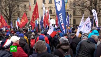 В Праге проходит массовая акция протеста металлургов