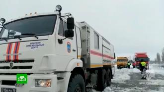 «Страшно и холодно»: машины в снежной пробке на <nobr>М-4</nobr> стоят вторые сутки