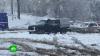 ЧС в Ростовской области: машины в пробке на М-4 вручную выкапывают из снега