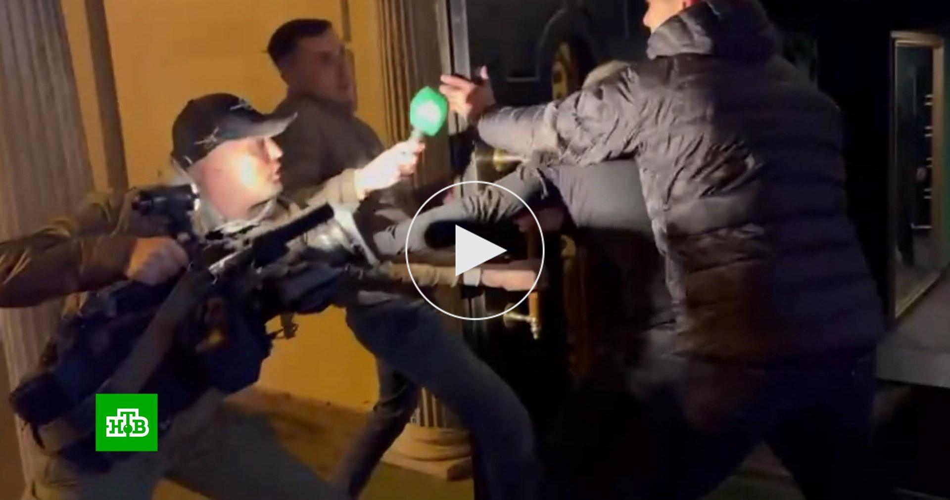 Видео нападения в москве. Журналист на телевидении.