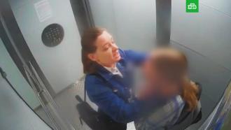 Мать жестоко избила дочь в лифте в Краснодаре
