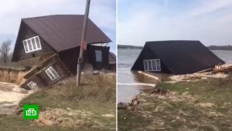 Дом рухнул в реку во Владимирской области