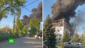 Дым виден из всех районов города после взрывов в Луганске