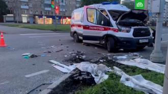 Один человек погиб в ДТП с такси и скорой в Москве
