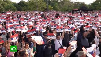 «Мы за Вучича»: по призыву президента Сербии люди спешат на митинг в Белград