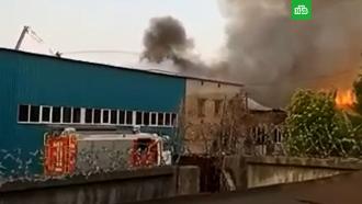 В Рыбинске тушат пожар на мебельной фабрике