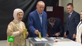 Эрдоган проголосовал на участке в Стамбуле