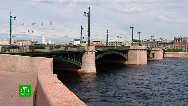 Биржевой мост вернулся в строй после капитального ремонта
