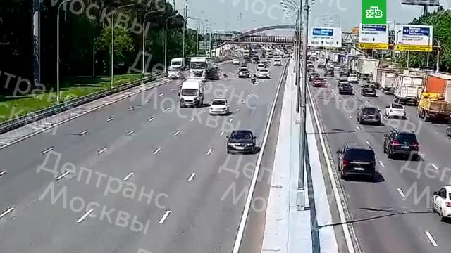 Два грузовика столкнулись на МКАД.ДТП, Москва, грузовики, дороги.НТВ.Ru: новости, видео, программы телеканала НТВ