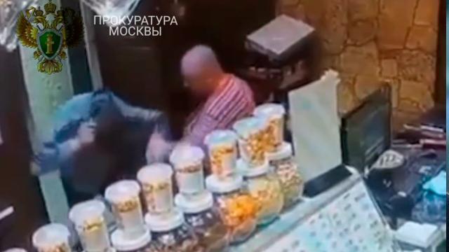 Покупателя жестоко избили в магазине на северо-востоке Москвы: видео.Москва, драки и избиения, кражи и ограбления.НТВ.Ru: новости, видео, программы телеканала НТВ