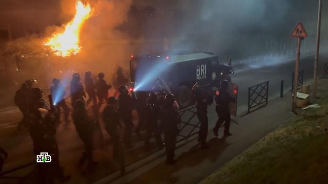 «Паралич государства»: кто виноват в происходящих во Франции беспорядках