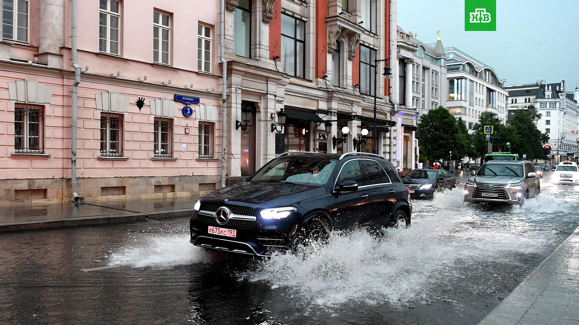 Погода москва сегодня 19 апреля. Ливень в Москве. Наводнение в Москве. Дождь в Москве. Москва после дождя.