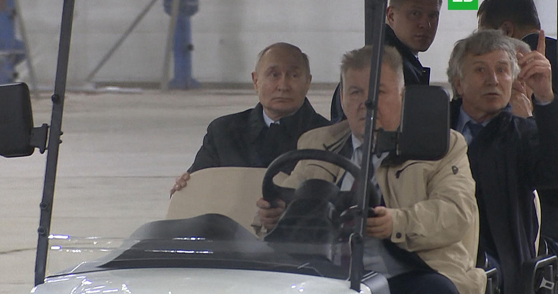 Путин прибыл в Центр строительства крупнотоннажных морских сооружений ...