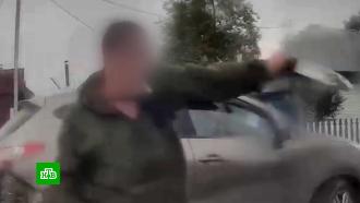 Пьяный нарушитель угрожал ножом полицейским в Омской области