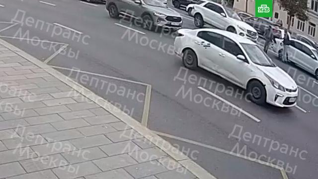 Москвичи замкнули круг на Садовом кольце (фото и видео)