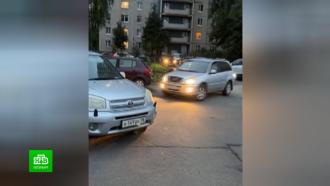 Закрытый участок Планерной улицы в Петербурге спровоцировал автомобильные пробки во дворах