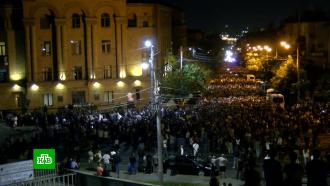 В Ереване начался разгон перекрывших улицы демонстрантов