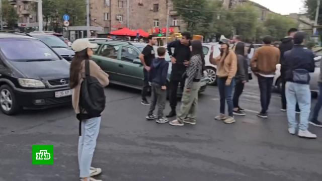 Протестующие требуют от Пашиняна покинуть пост до 5 октября.Армения, Ереван, митинги и протесты.НТВ.Ru: новости, видео, программы телеканала НТВ