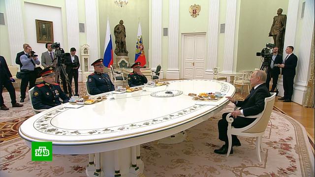Путин в Кремле встретился с участниками спецоперации.Путин, армия и флот РФ, войны и вооруженные конфликты.НТВ.Ru: новости, видео, программы телеканала НТВ