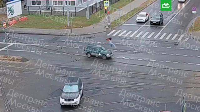 Автомобиль сбил перебегавшего дорогу пешехода на востоке Москвы.ДТП, Москва.НТВ.Ru: новости, видео, программы телеканала НТВ