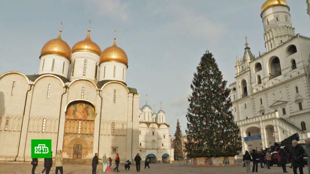 Кремлёвскую ёлку украсили полторы тысячи игрушек