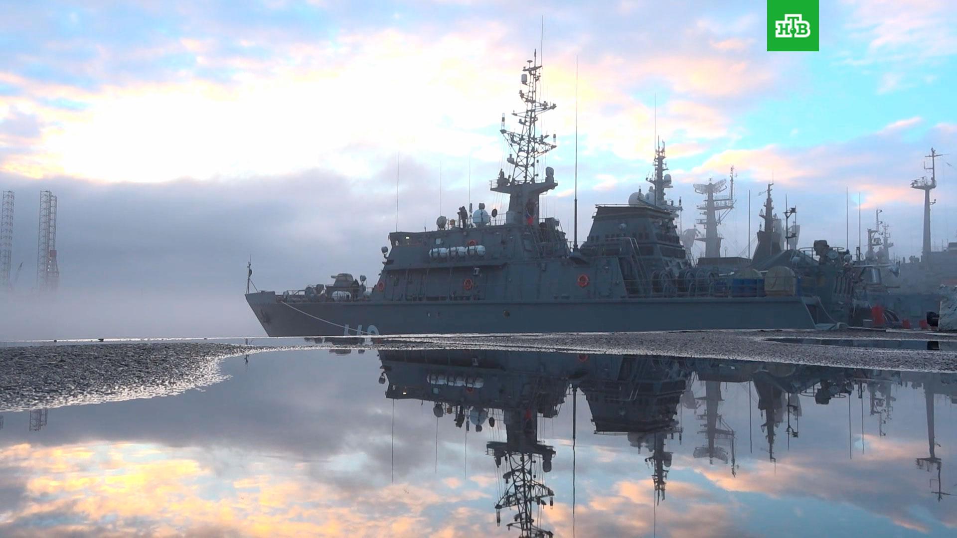 Во Владивостоке День ВМФ отметили парадом и показательными выступлениями — видео