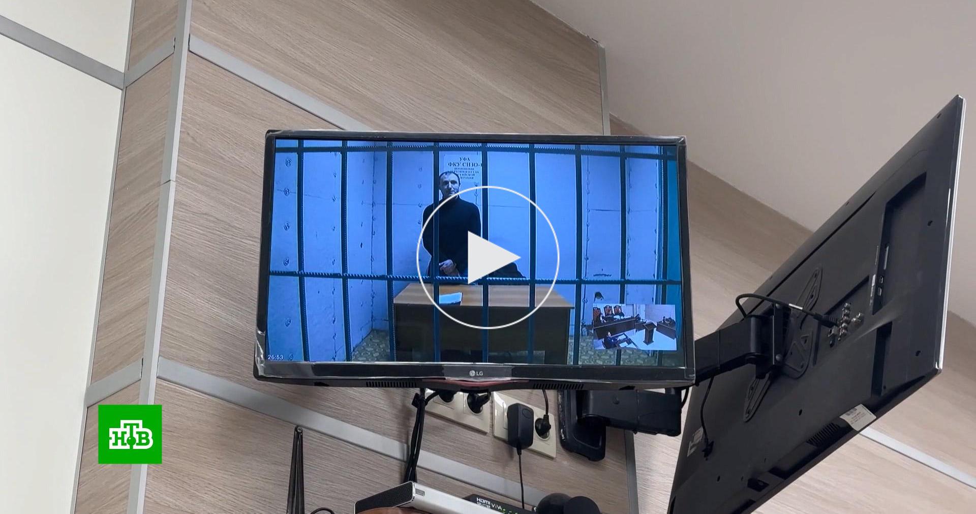 Если были судимости у родственников могут ли взять на работу. Полицейский взяточник. Коррупция в полиции. Взятка полицейскому. Женщины осужденные за мошенничество.