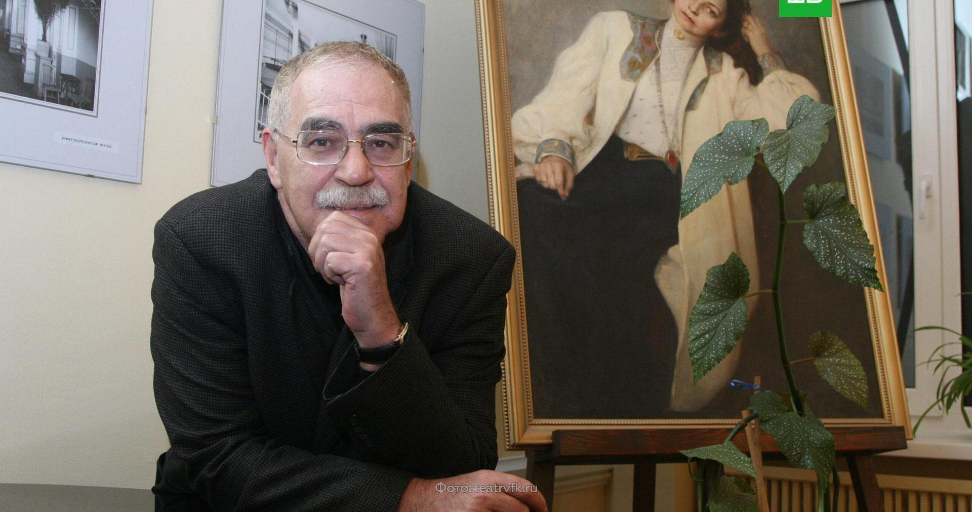 носить вещи покойного человека. носить часы умершего отца. часы помирай. носить часы умершего отца. таков закон суровых дней отцы хоронят сыновей.